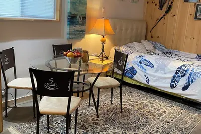 Image de Huron Lakefront Romantic Cottage\/Hot tub \/pet friendly\/Pool\/Outdoor Shower