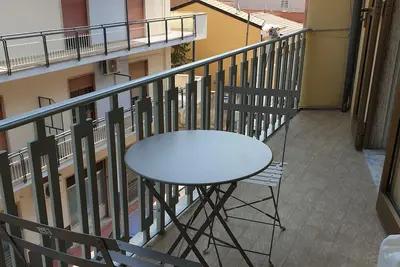 Image de Comfortable one-bedroom apartment with kitchen and terraced balcony with mountain view