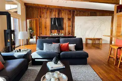 Image de Stunning Views, 2 King Suite, Fast WiFi, Art, & Herb Garden