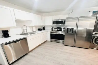 Image de Near Fremont Apartment 3bed, Pet friendly, Parking
