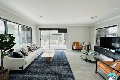 Image de Aircabin - Denham Court - Modern - 4 Beds House