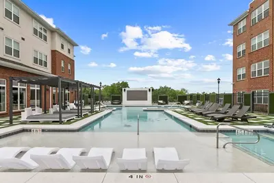 Image de Rollin' on the River - Book for Football Season! Complex Pool & River Views!