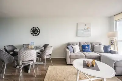 Image de Globalstay. Bird's eye view of the lake 1bd+den in Downtown
