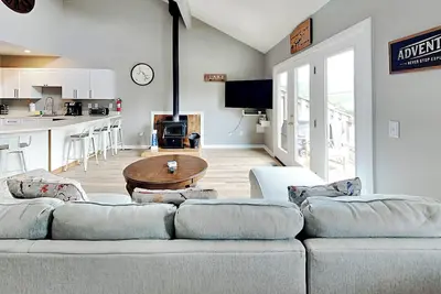Image de Fantastic Location, Tranquil Views, Upgraded Indoor\/Outdoor Living!