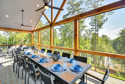 Image de Hot Tub & Dock: Lakefront Connelly Springs Escape