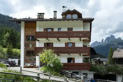 Image de Cesa Al Bosch surrounded by greenery but just minutes from downtown and the lifts