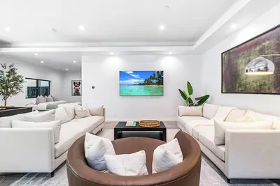 Image de Spacious 5-bedroom house in marvelous Beverly Hills Post Office