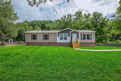 Image de New 3-bedroom country farmhouse with bold creek and new hot tub in Gaffney!