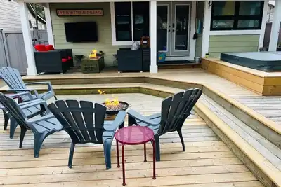 Image de Rustic Cultus Lake 3 Bedroom + Loft Family Cabin!