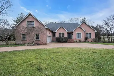 Image de LakeFront ♥ HotTub ♥ Dock ♥ 4bd4. 5ba ♥ FreeParking