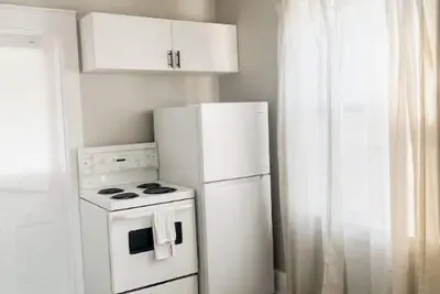 Image de Upper Modern Suite @ Main Free Pking Falls walk\n\n