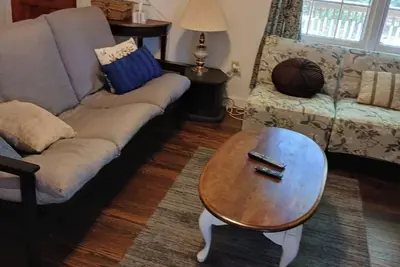 Image de Cozy Cottage Style Townhouse - Walk to Downtown!