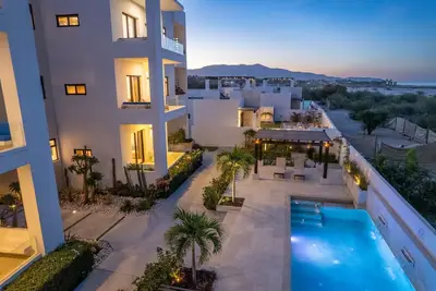 Image de Seize the Day with gorgeous views at Carpe Diem Condo