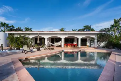 Image de Pool Oasis Close to the Beach and Pickleball