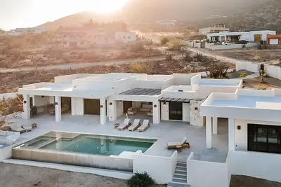 Image de Stunning Home With Incredible Views