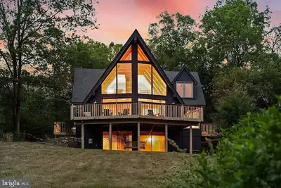 Image de Cozy Chalet in Charming Front Royal with Stunning Views and Refinished Basement!