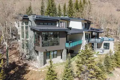 Image de New Vail Chalet. 5 Br, 5 Bath. Spectacular views Easy access to free shuttle bus