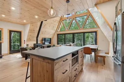 Image de New Luxury A-Frame, Lake Access w\/ hot tub