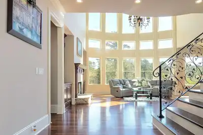 Image de Luxury Lakefront-Theatre-Huge Yard-Mins to Dt Atl