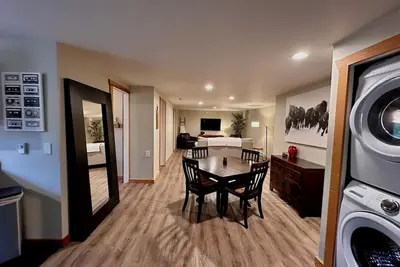 Image de Alpine Retreat Basement Suite