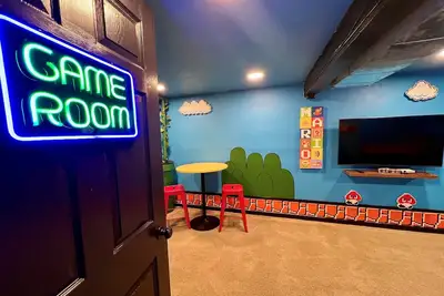 Image de Private Hot Tub & Arcades on the West Side