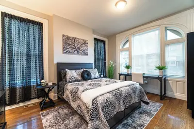 Image de Modern Stylish Unit in Wooster Sq, New Haven - This is a 29-night min booking