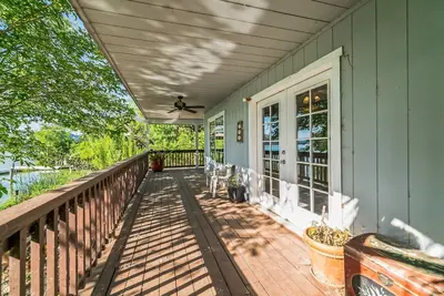 Image de Lakeside Retreat with Private Boat Ramp by RedAwning