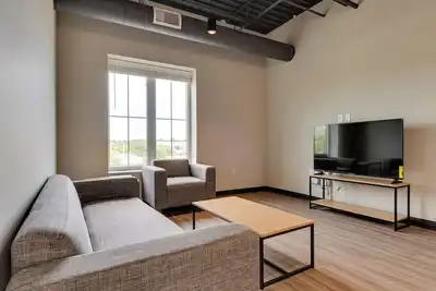 Bloomington Apartment - Walk to Iu Campus & Mall!