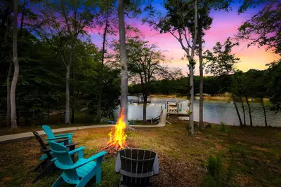 Image de Luxury Lakefront Home, Games, Kayaks, 2 King Beds