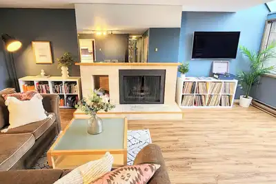 Image de The Skyline Suite l S. Granville w patio & parking