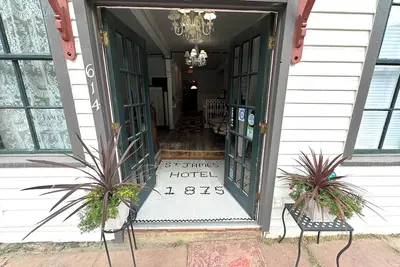 Image de Rent the Entire Historic St James Hotel located in charming Georgetown! !