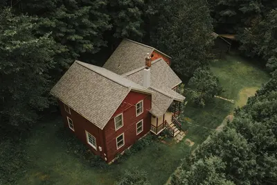 Image de Historic farmhouse by the river in Keene, Ny near Lake Placid & Whiteface Mt.