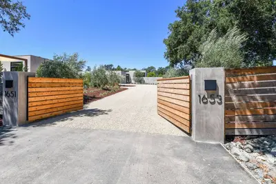 Image de NapaLuxe a Modern Retreat  2-bed / 2. 5 bath walking distance to Silverado Resort