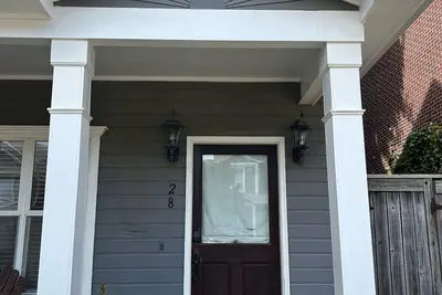 Image de New listing 1. 5 miles from Historic Square & Stadium 2 Bed 2 1/2 bath townhome
