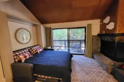 Image de Charming condo in amazing Shaver Lake with Fast WiFi and Hot tub