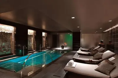 Image de Chic Boutique Room Offering Rooftop Pool and Spa for Downtown Dallas Stays