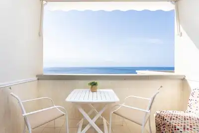 Image de Home2Book Cozy Seaside Studio with Stunning Views