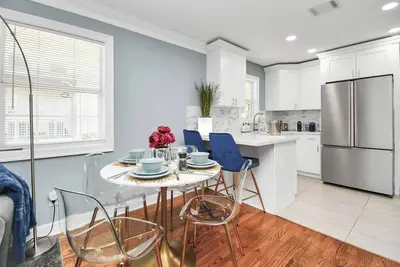 Image de New 3bd/2bth House - Pets Ok! Walk to Restaurants!