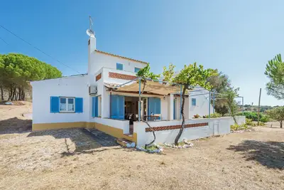 Image de Maison de vacances 'Carrasqueira Country House' avec vue sur les montagnes, Wi-Fi et climatisation
