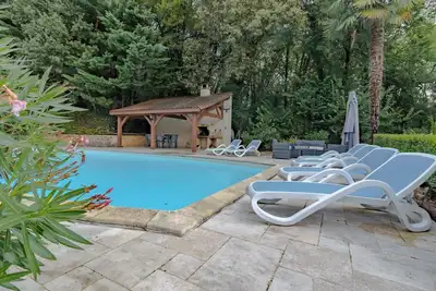 Image de Maison de vacances 'Les Combes De Rieux' avec terrasse privée, jardin privé et Wi-Fi