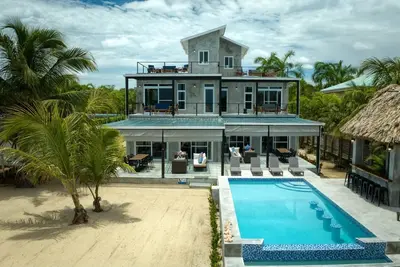 Image de Conmigo Villas - 6 Bedroom Beachfront w/ Pool