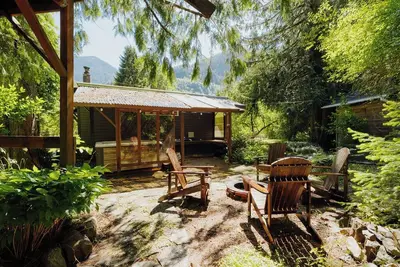 Image de Chalet Rivière 2-bedroom cabin with Ac and WiFi in Gold Bar