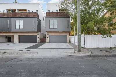 Image de Modern 3 Bed 3 Bath Home with Rooftop Patio Minutes from Downtown & Deep Ellum