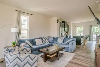 Image de Luxury 5 Star ~ 3 Bedroom Home in the Heart of Rdu