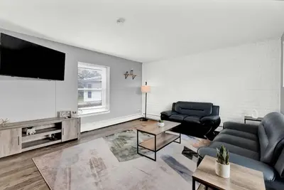 Image de Serene and Central Home ~ WiFi ~ Pet Friendly!