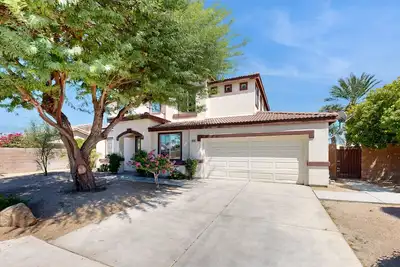 Image de Beautiful house with private pool, pool table and outdoor firepit