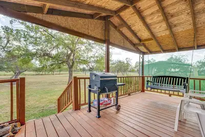 Image de Trails, Creek & Wildlife: Country Harwood Retreat