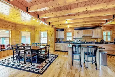 Image de Rise n' Shine Maine - A Lakefront Loghouse in the Woods