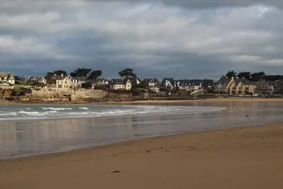 Image de Villa Bord de mer à 100 mètres de la plage - 5 chambres et 10 couchages