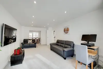 Image de Modern, bright home in Kenley